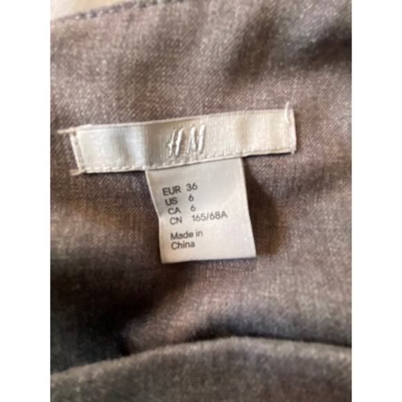 H&M gray pleated skirt size 6 - Picture 3 of 4